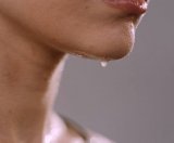 Wat te doen tegen nachtzweten? Oorzaken, symptomen en oplossing